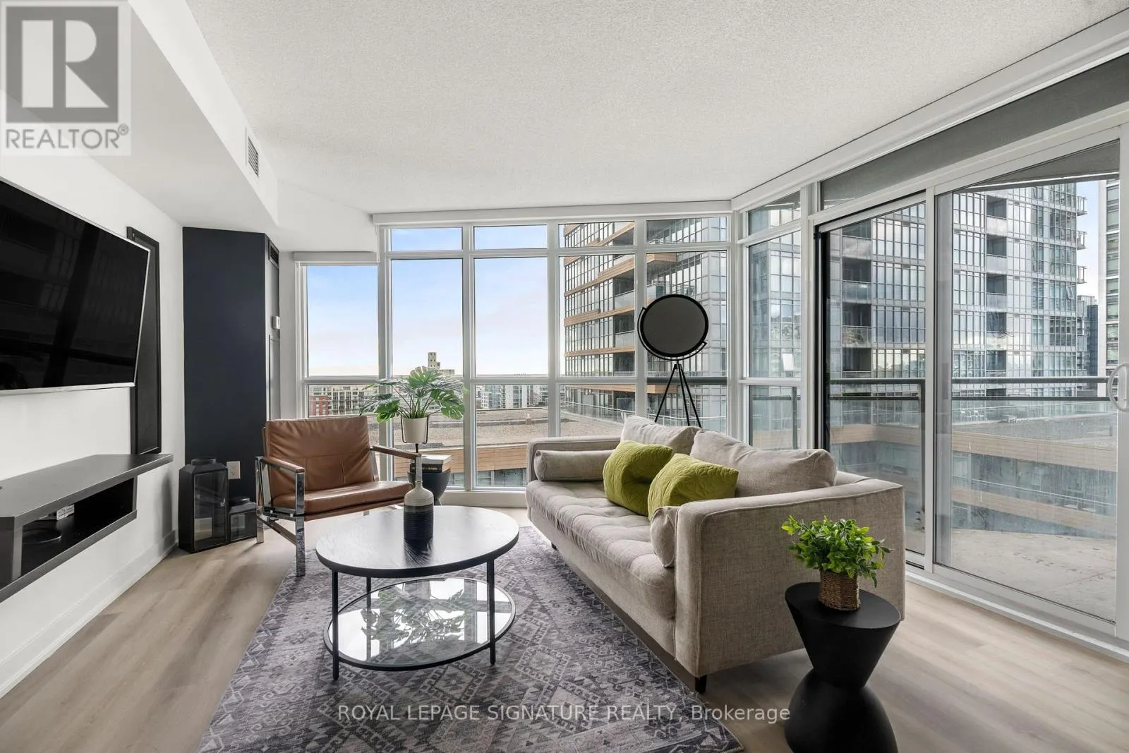 1209 - 21 ICEBOAT TERRACE