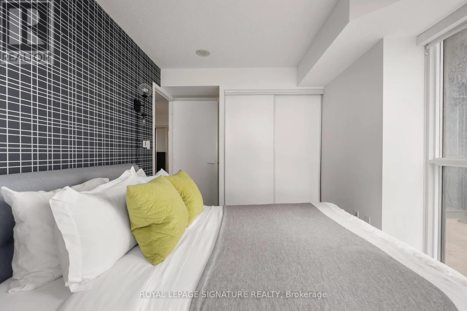 1209 - 21 ICEBOAT TERRACE