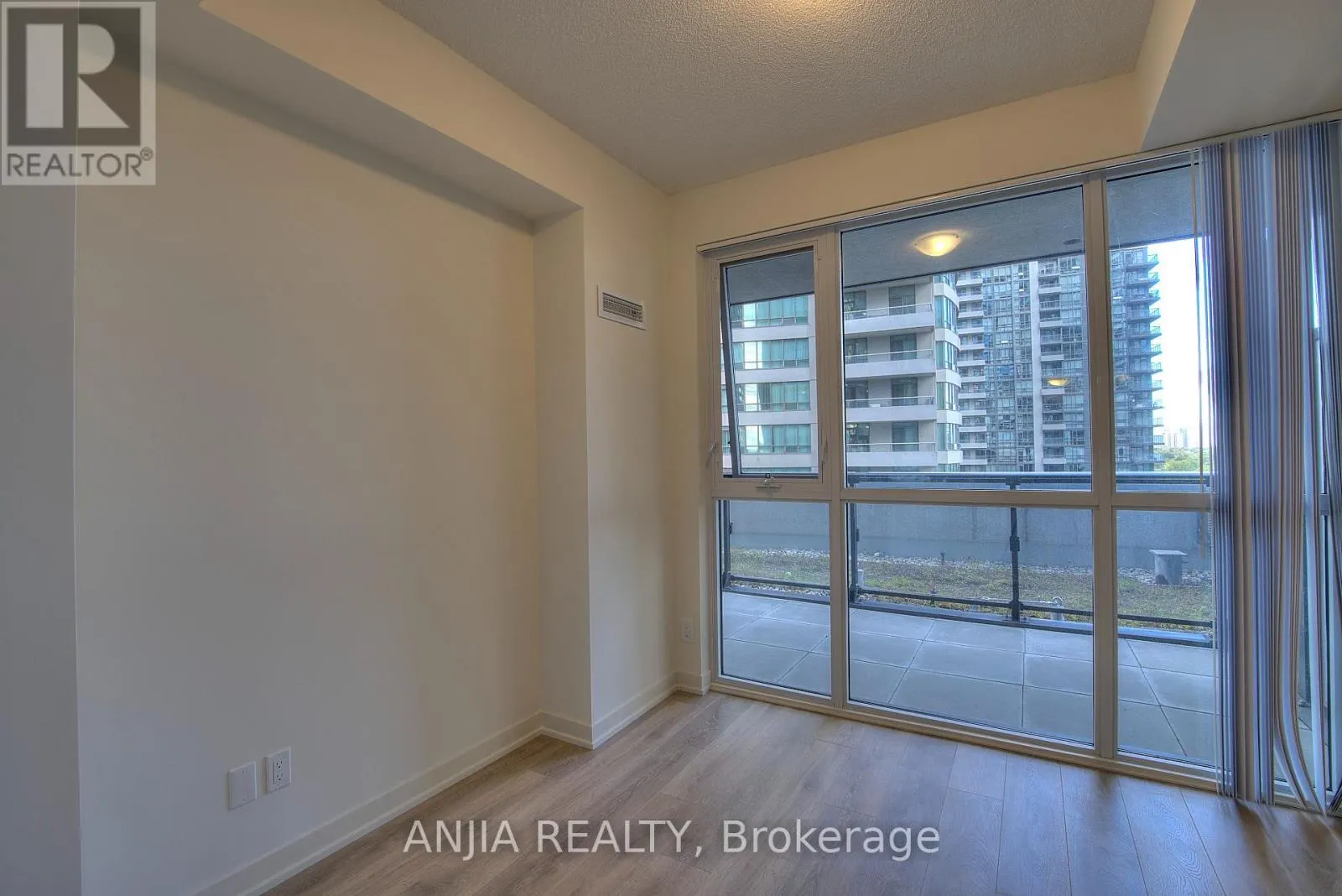 619 - 4955 YONGE STREET
