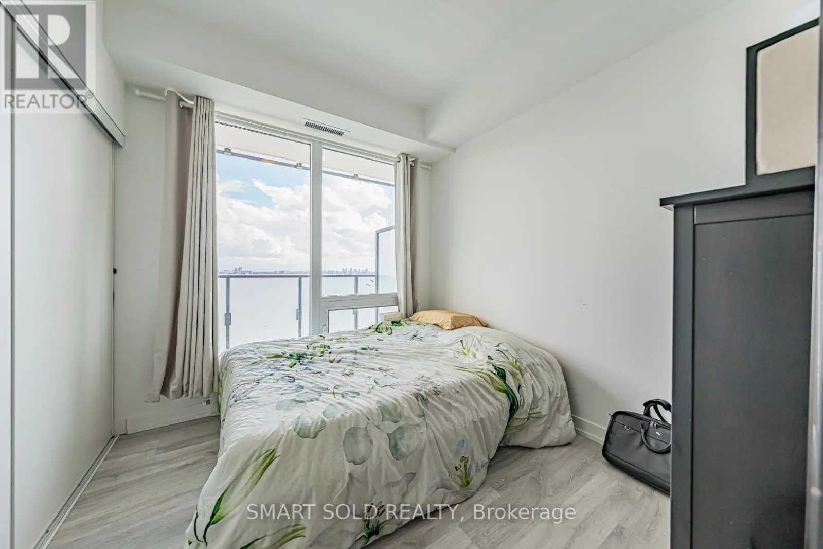 N1303 - 7 GOLDEN LION HEIGHTS