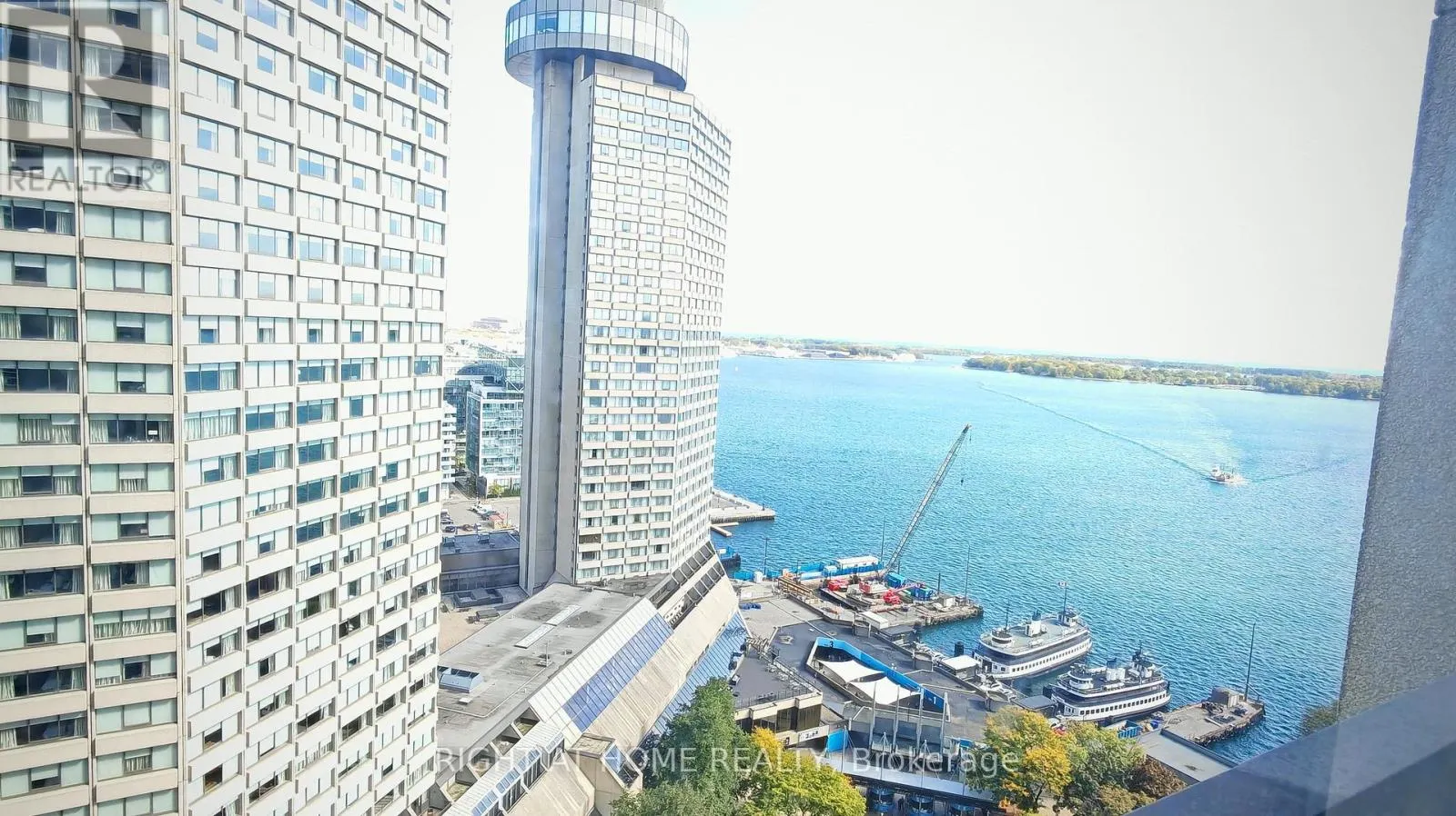 2434 - 33 HARBOUR SQUARE