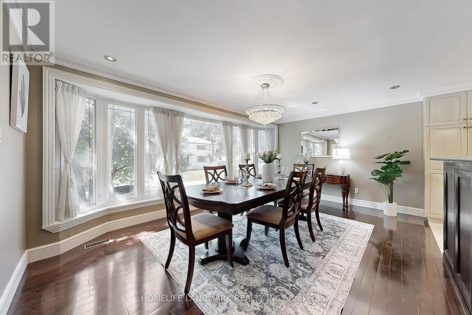 61 WHITTAKER CRESCENT