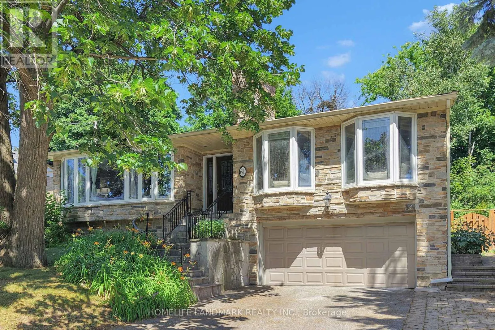 61 WHITTAKER CRESCENT