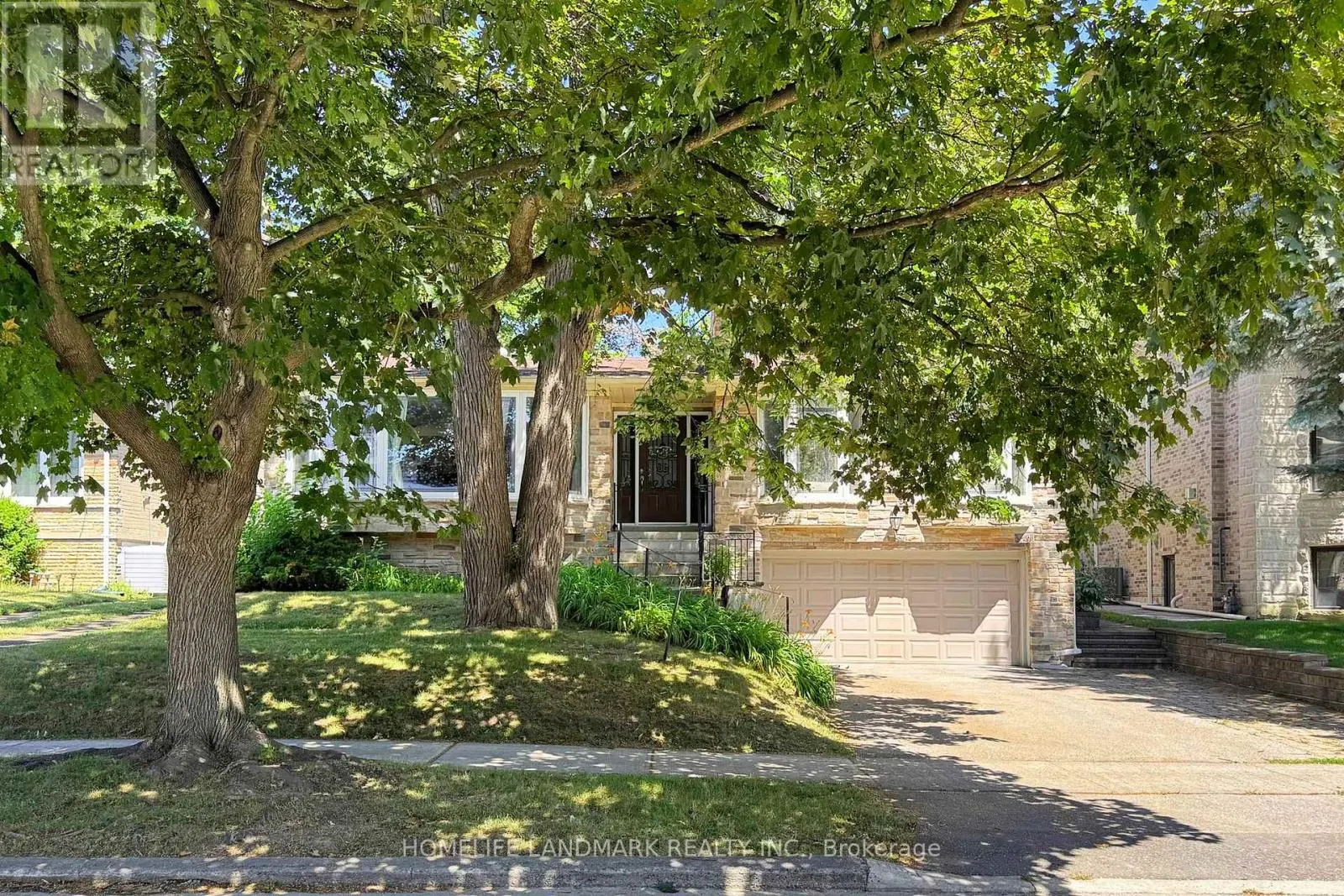 61 WHITTAKER CRESCENT