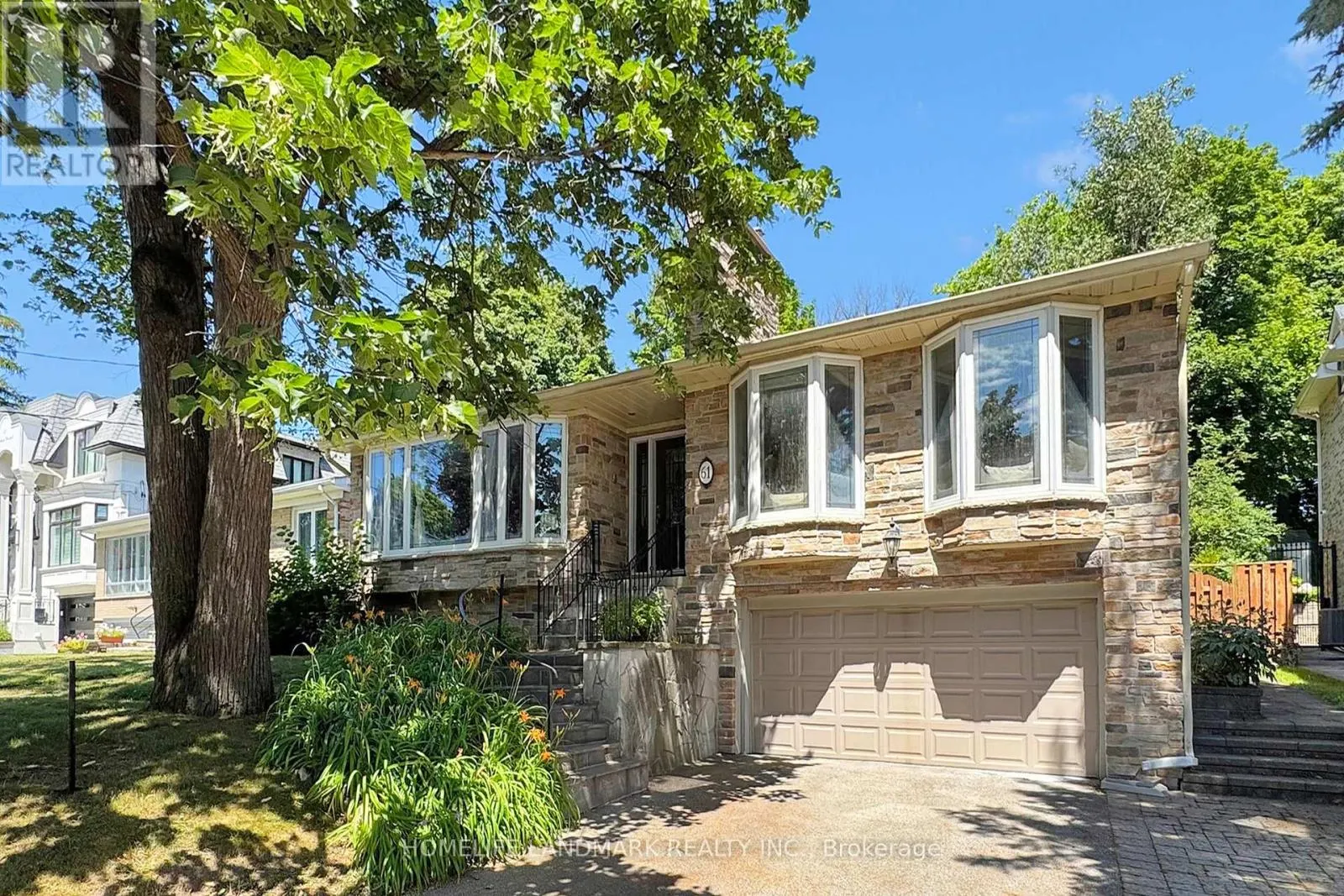 61 WHITTAKER CRESCENT