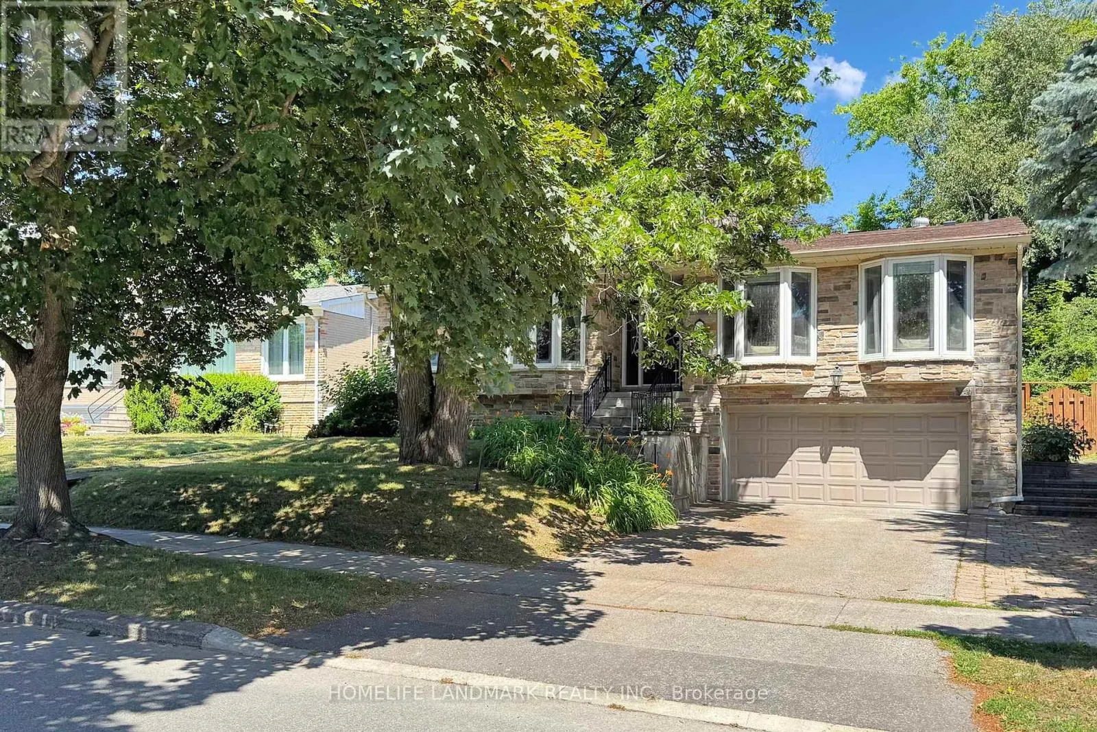 61 WHITTAKER CRESCENT