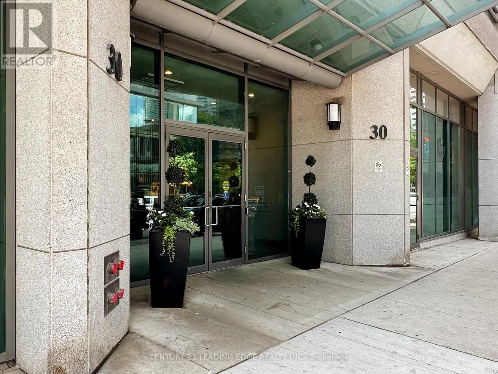3503 - 30 GRAND TRUNK CRESCENT