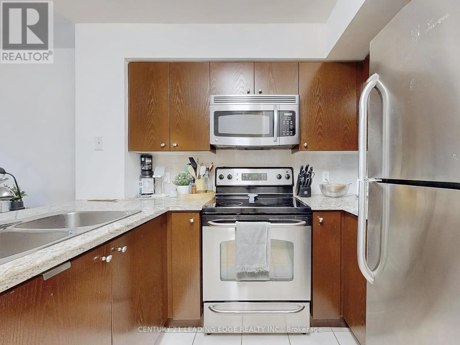 3503 - 30 GRAND TRUNK CRESCENT