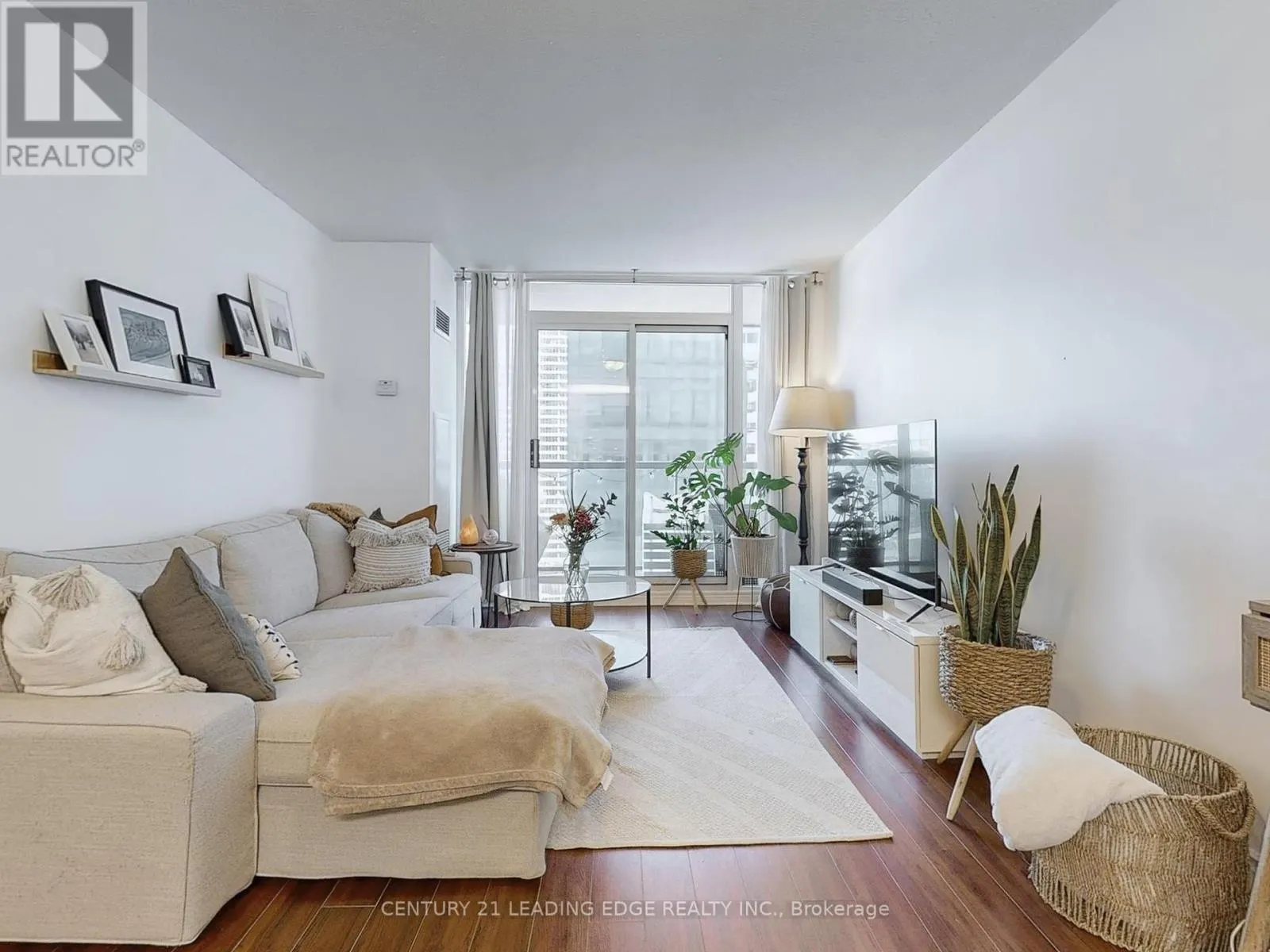 3503 - 30 GRAND TRUNK CRESCENT