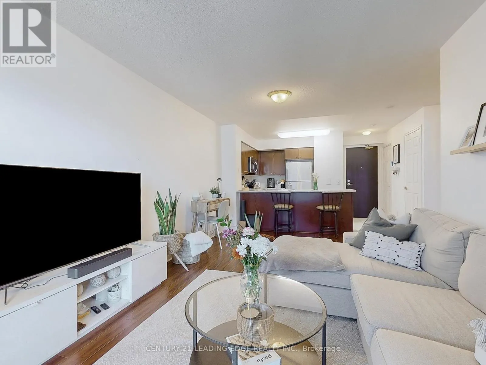 3503 - 30 GRAND TRUNK CRESCENT