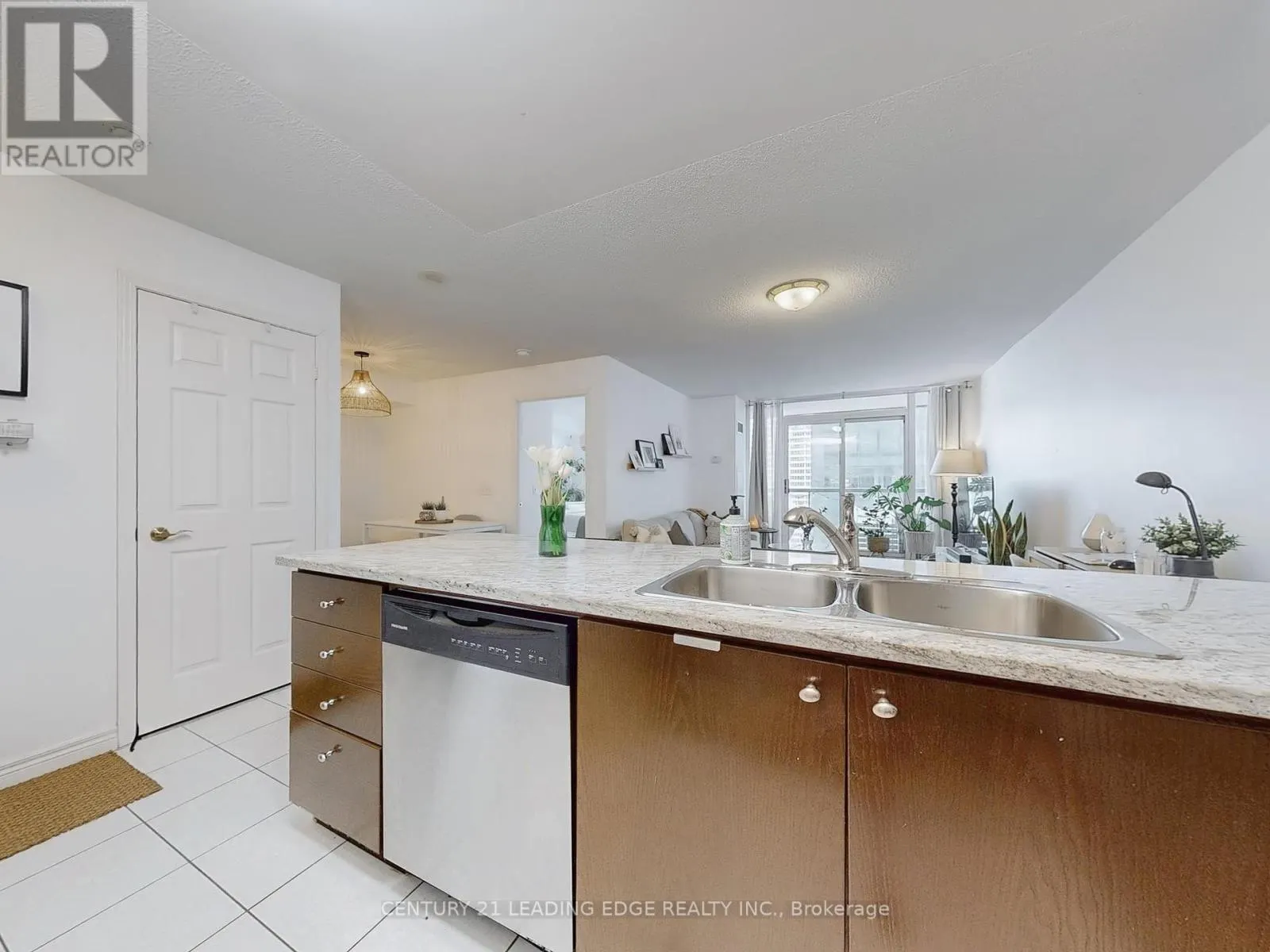 3503 - 30 GRAND TRUNK CRESCENT