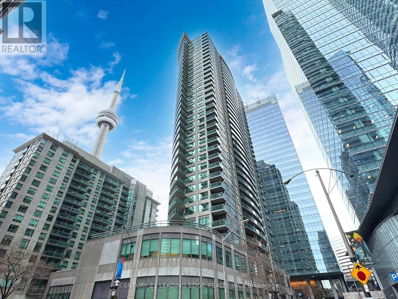 3503 - 30 GRAND TRUNK CRESCENT
