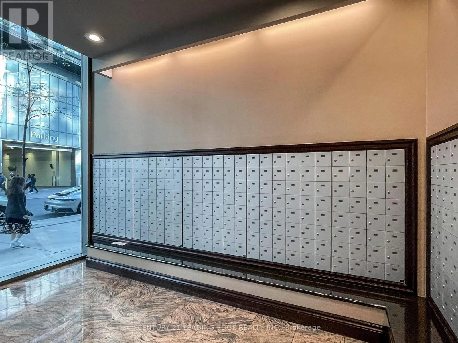 3503 - 30 GRAND TRUNK CRESCENT