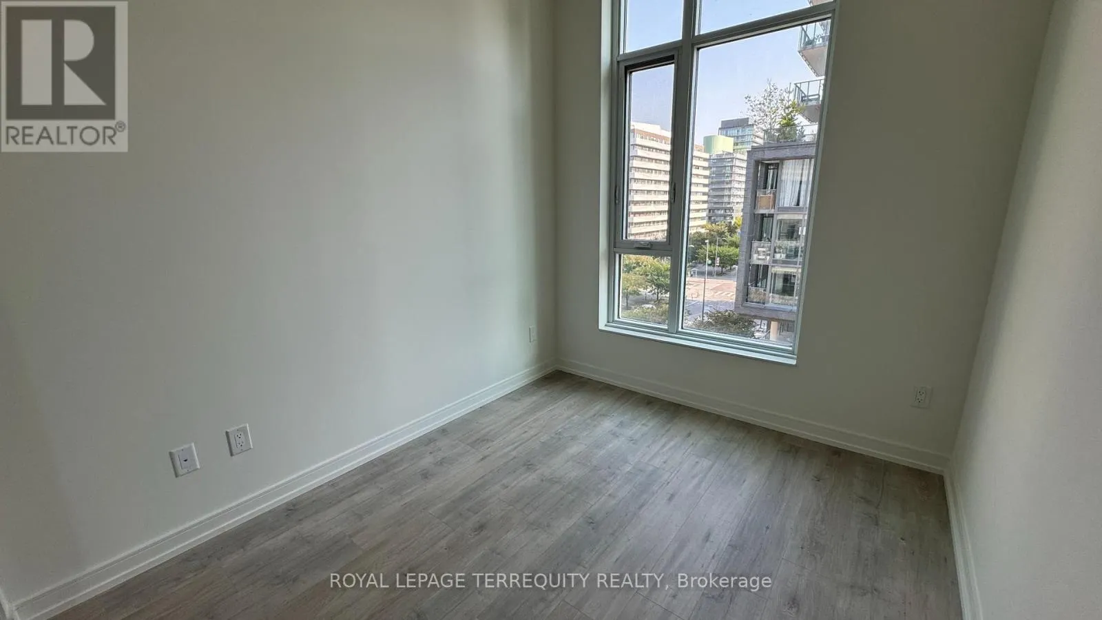 608 - 425 FRONT STREET E