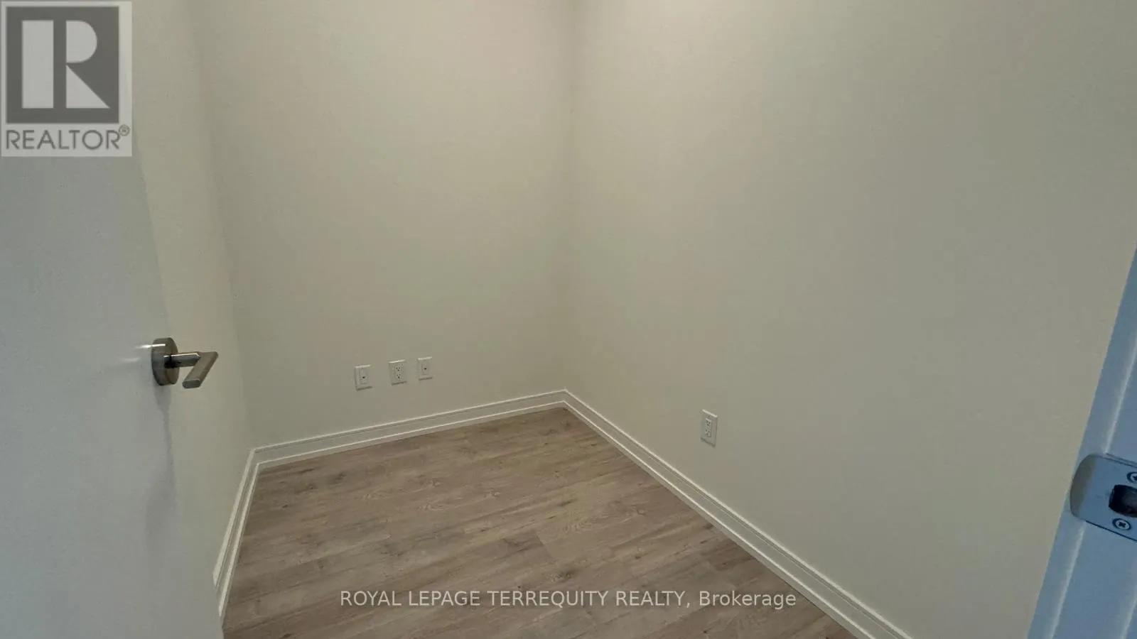 608 - 425 FRONT STREET E