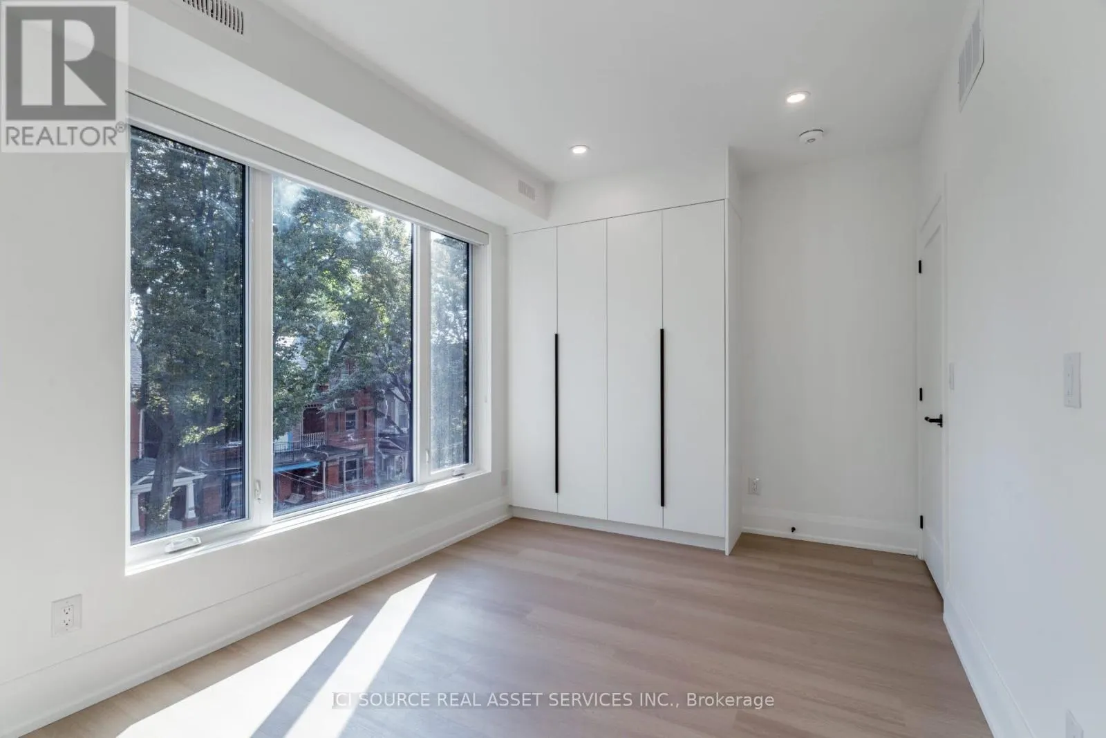 3 - 328 SHAW STREET