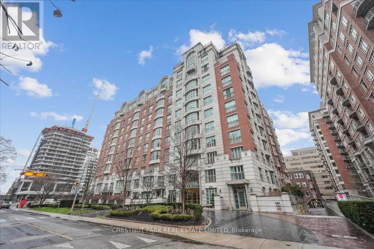 203 - 33 DELISLE AVENUE