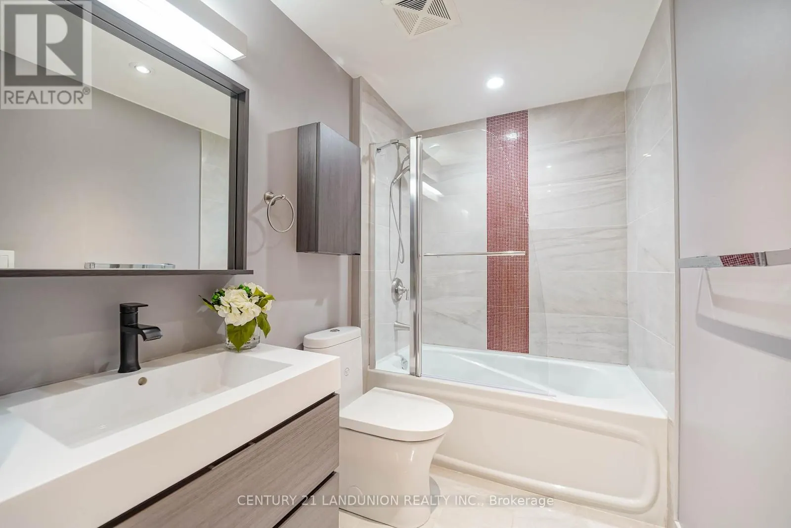 GV109 - 38 KENASTON GARDENS
