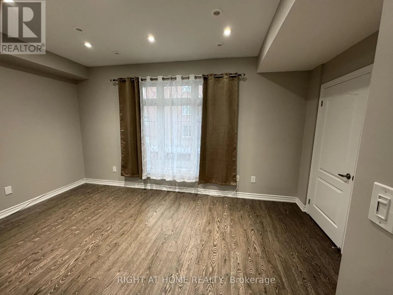 19 - 37 DREWRY AVENUE