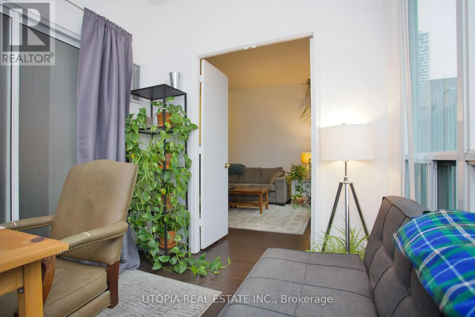 1017 - 7 KING STREET E