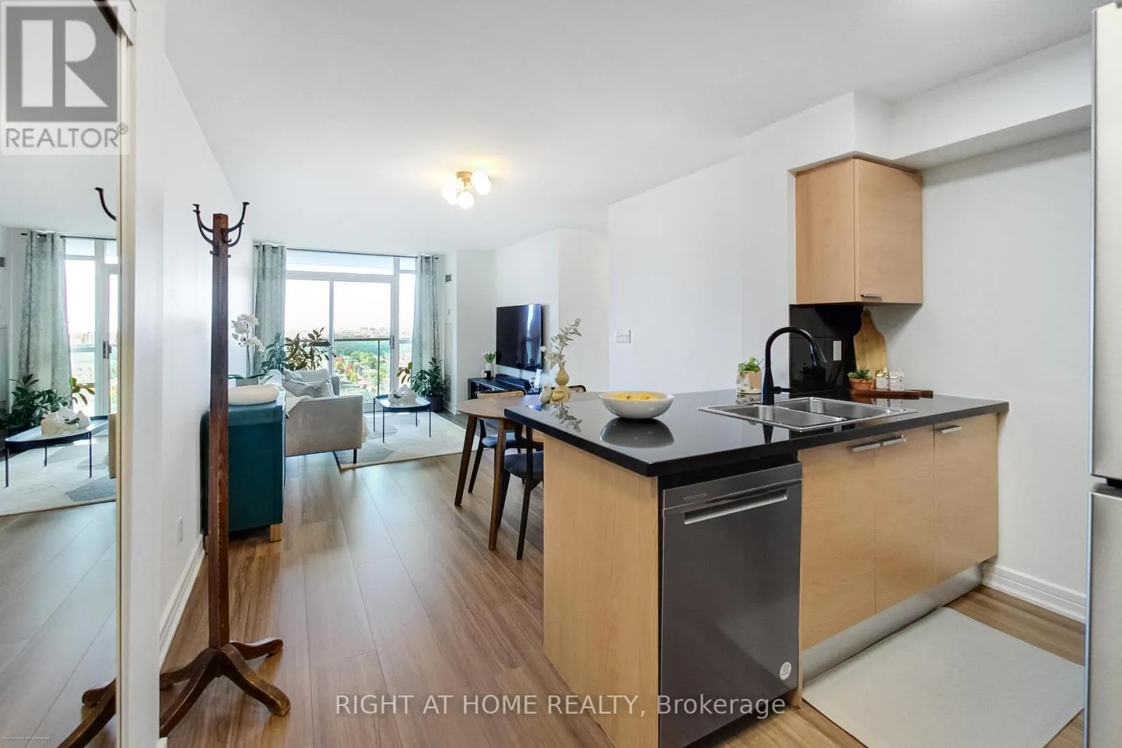LPH02 - 16 HARRISON GARDEN BOULEVARD