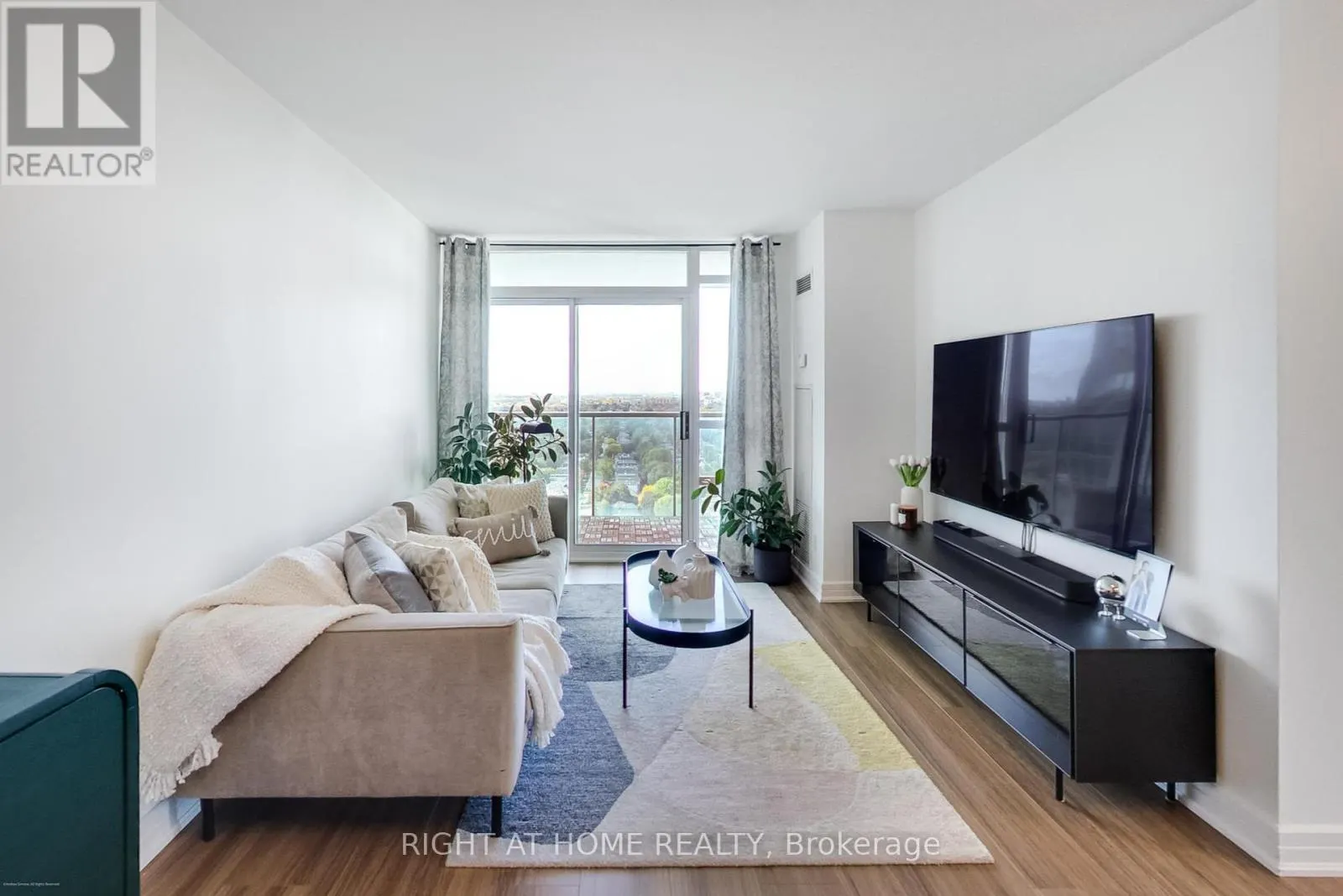LPH02 - 16 HARRISON GARDEN BOULEVARD