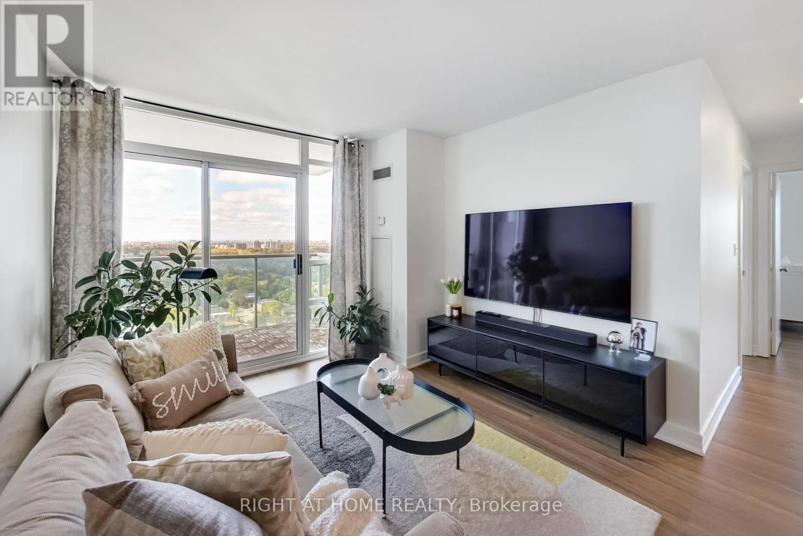 LPH02 - 16 HARRISON GARDEN BOULEVARD
