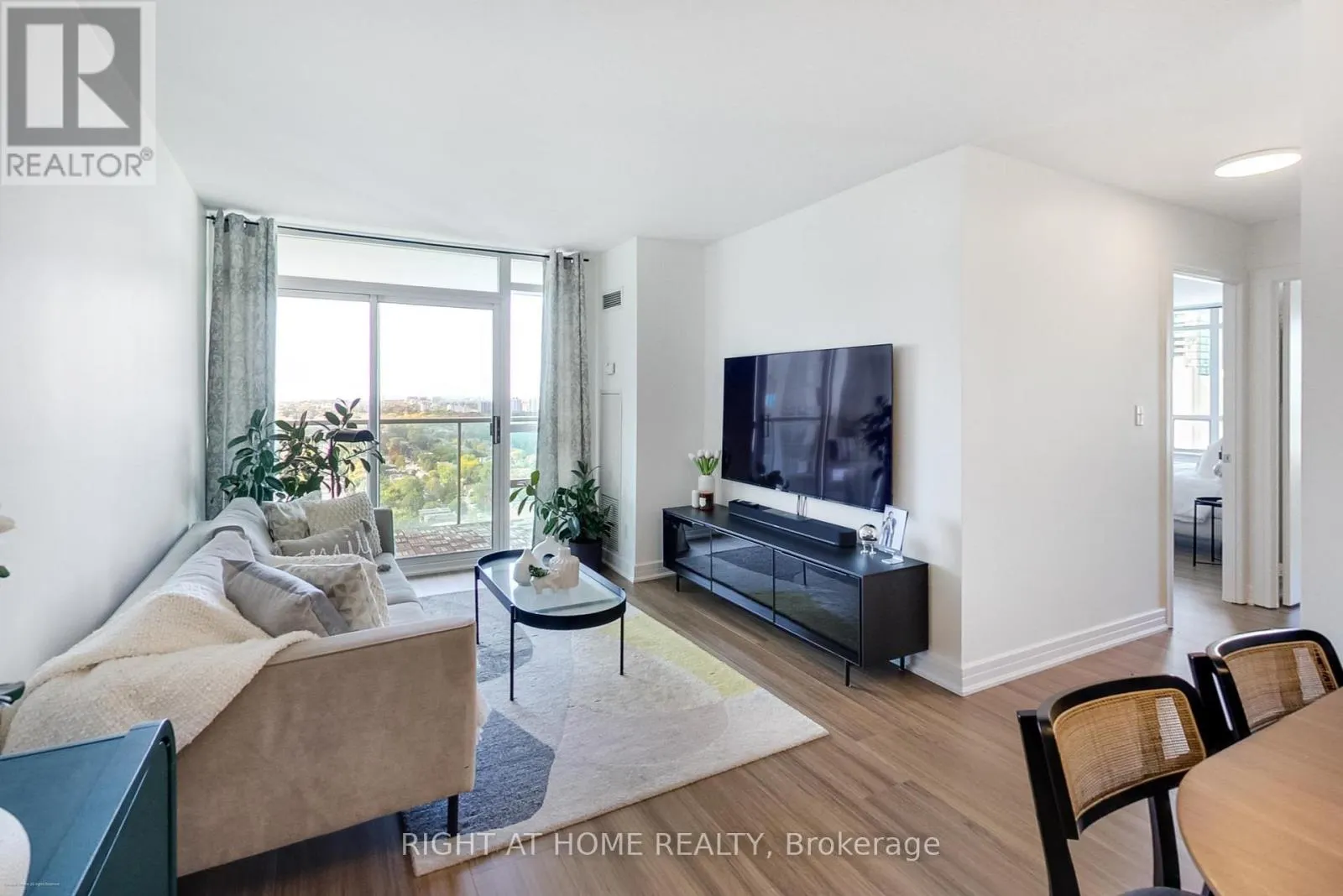 LPH02 - 16 HARRISON GARDEN BOULEVARD