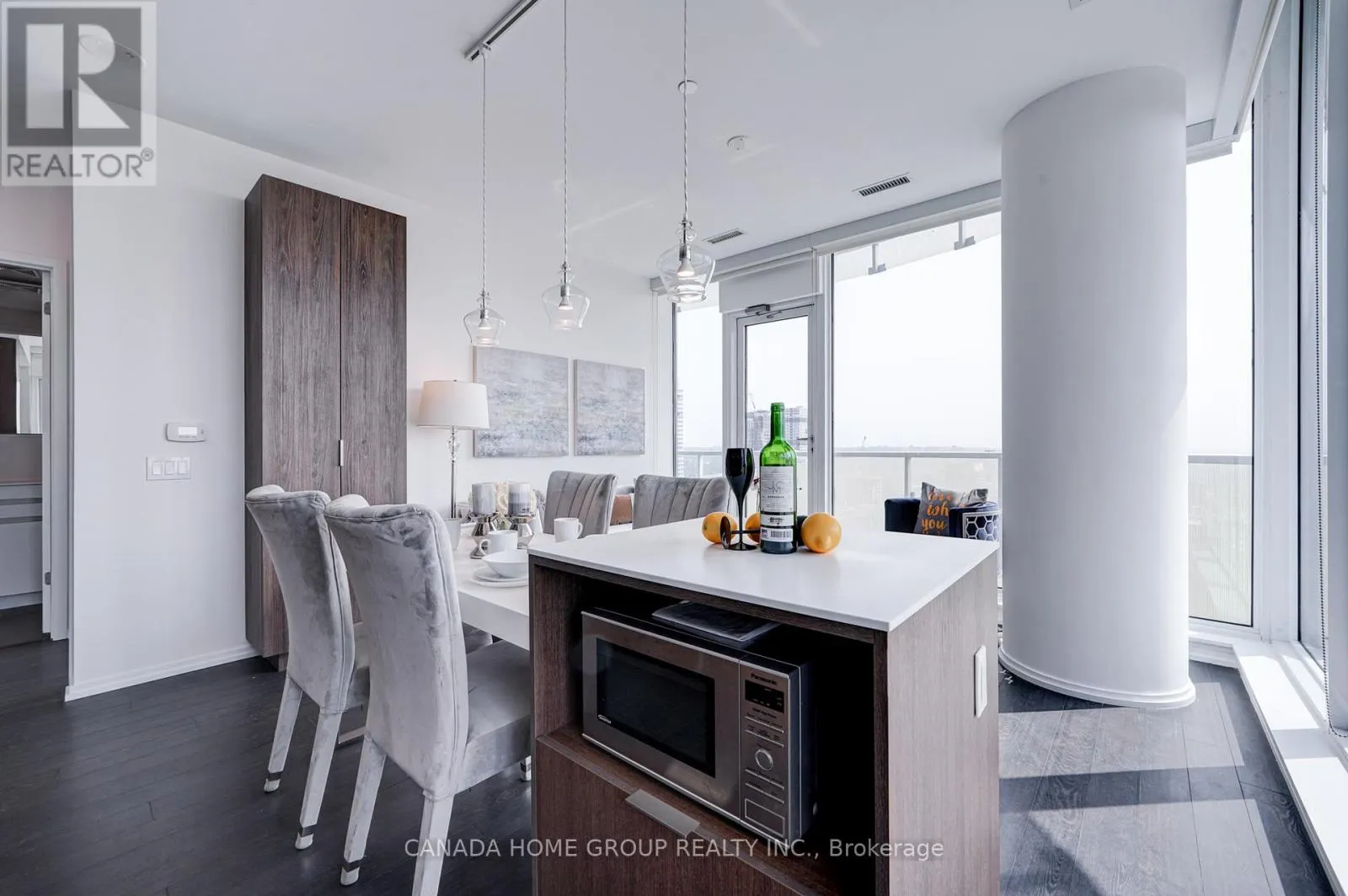 3605 - 197 YONGE STREET