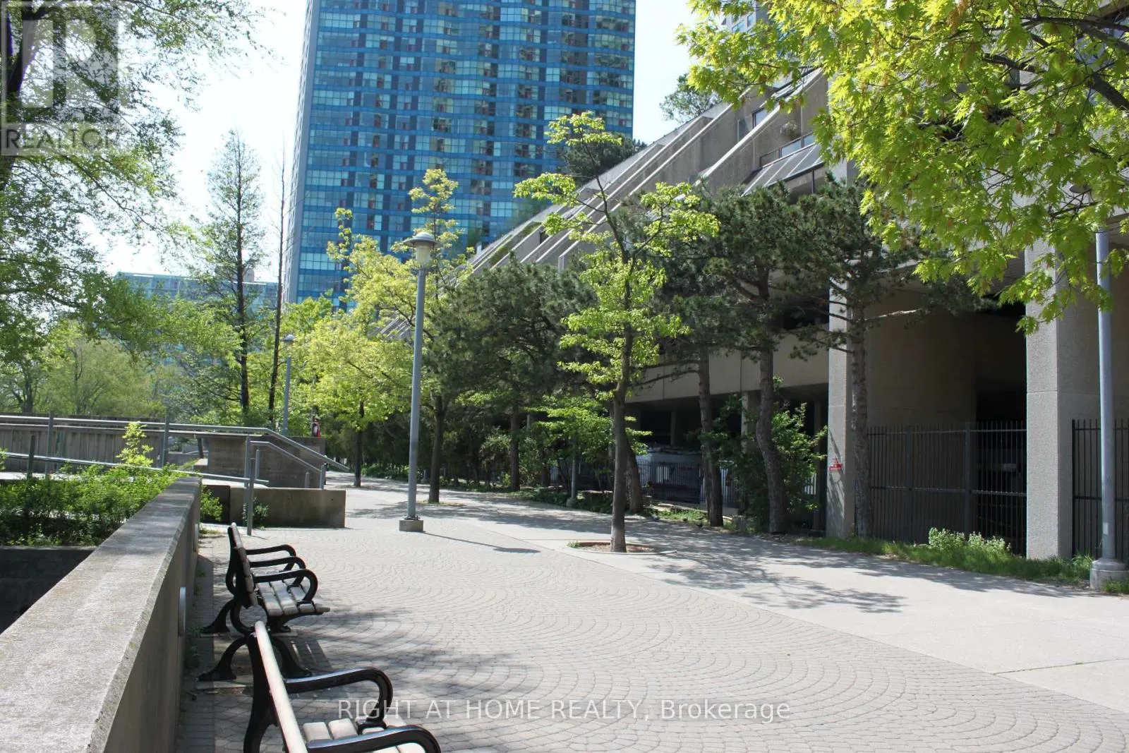3240 - 33 HARBOUR SQUARE