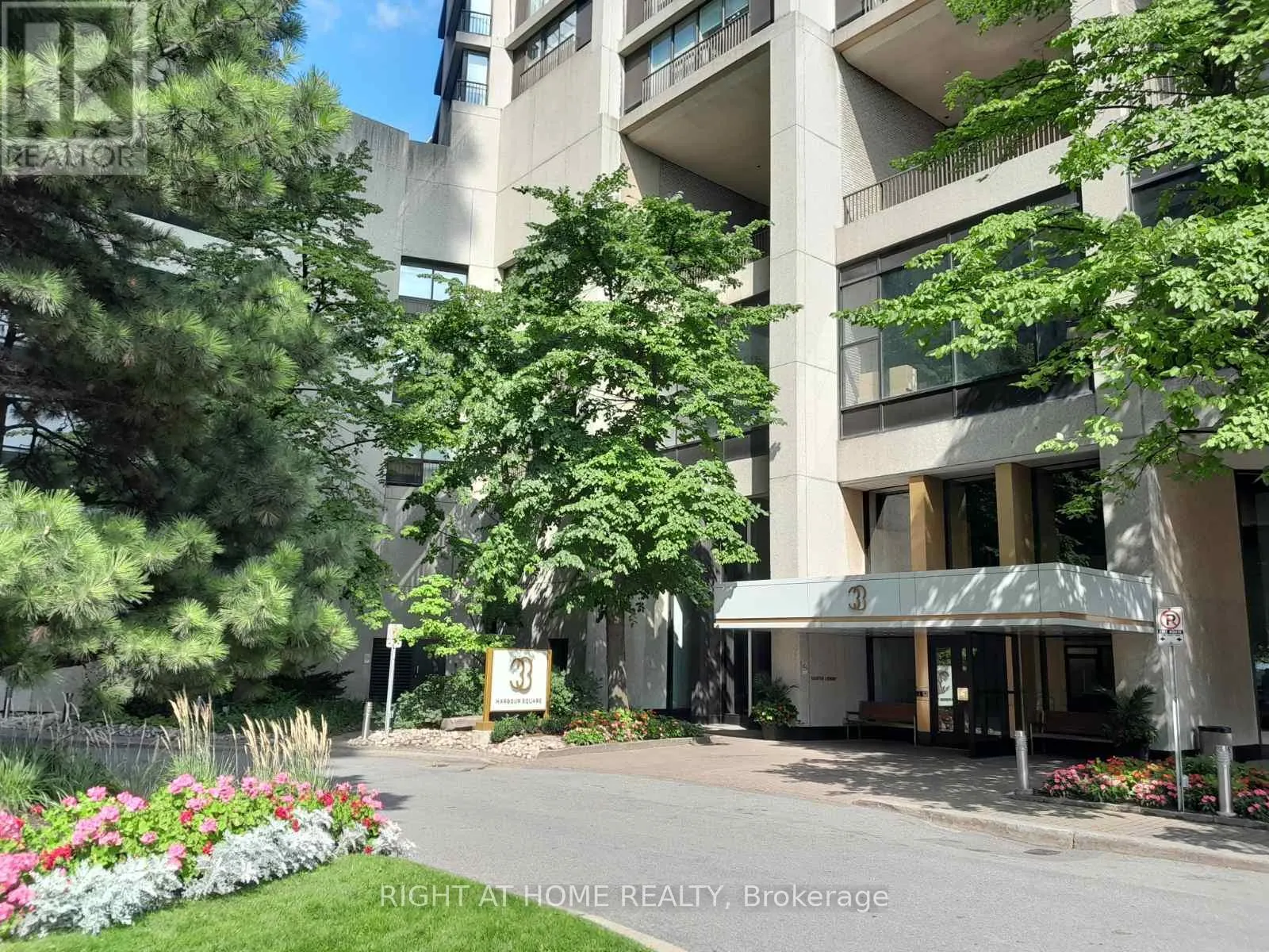 3240 - 33 HARBOUR SQUARE