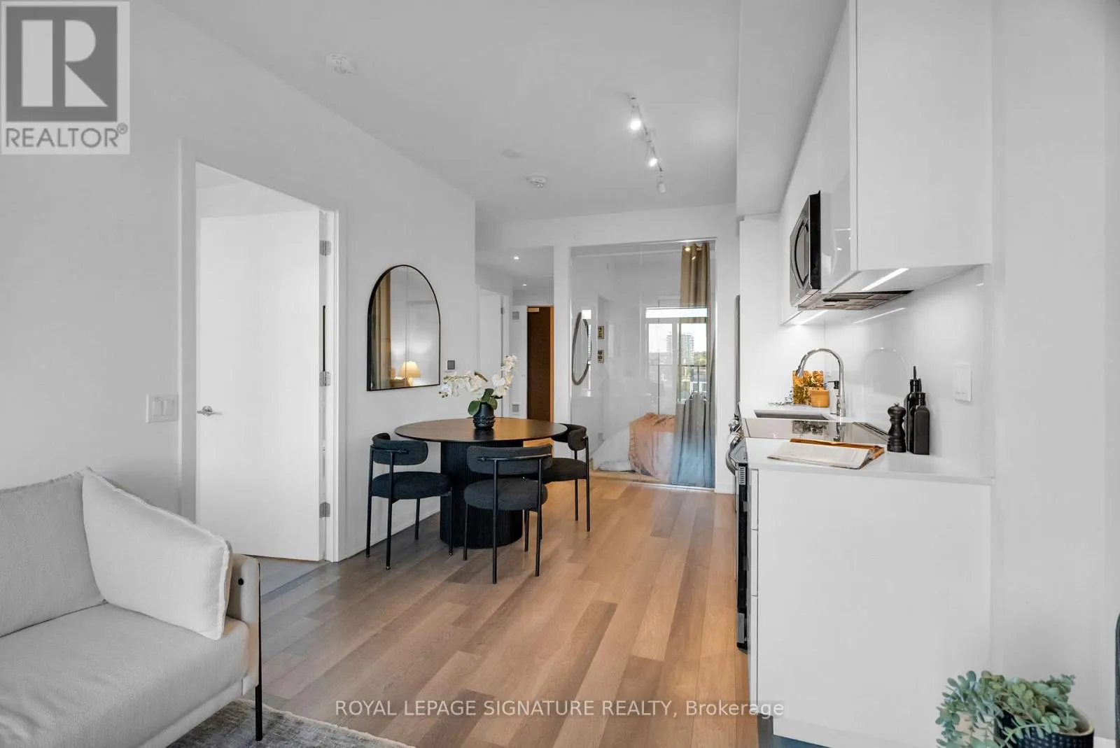 1127 - 50 POWER STREET