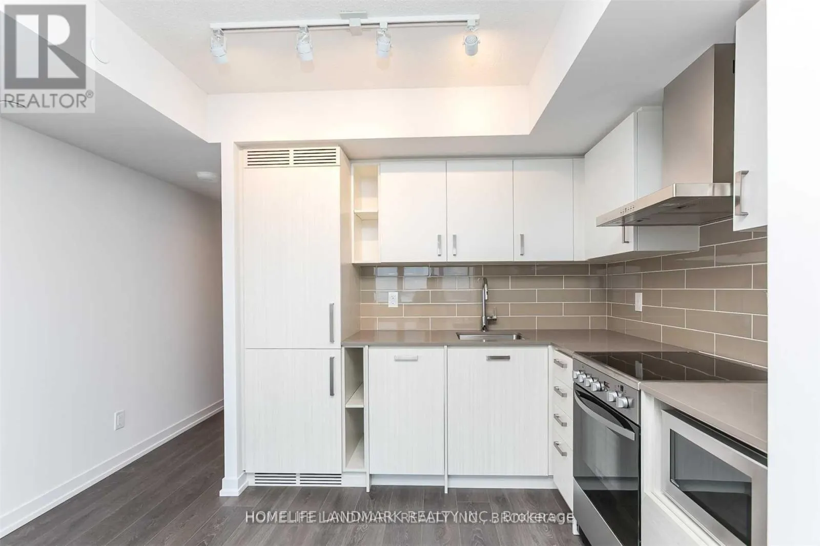 2112 - 125 REDPATH AVENUE