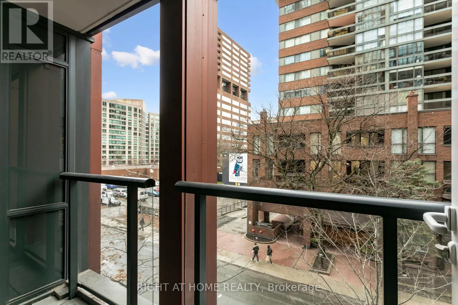 311 - 32 DAVENPORT ROAD