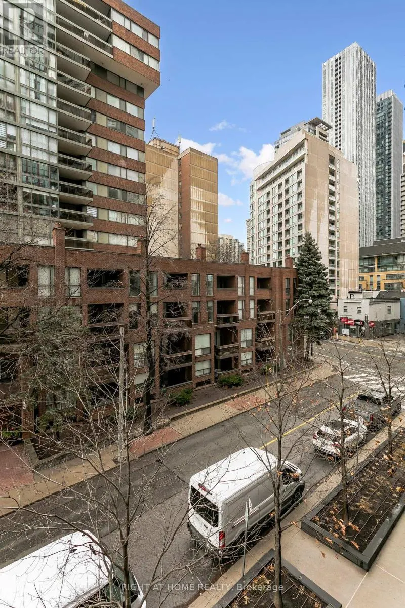 311 - 32 DAVENPORT ROAD