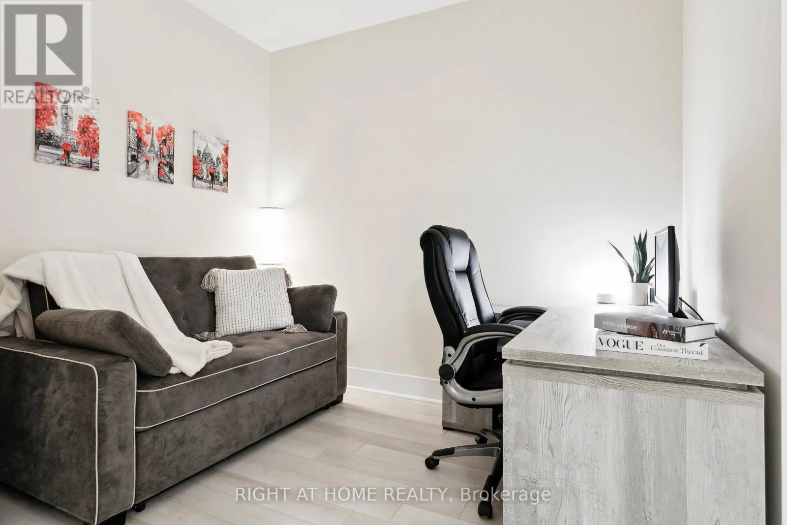 311 - 32 DAVENPORT ROAD