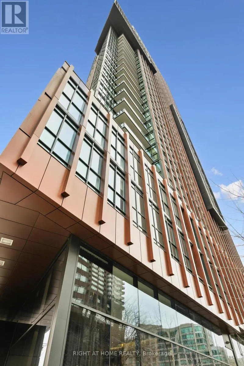 311 - 32 DAVENPORT ROAD