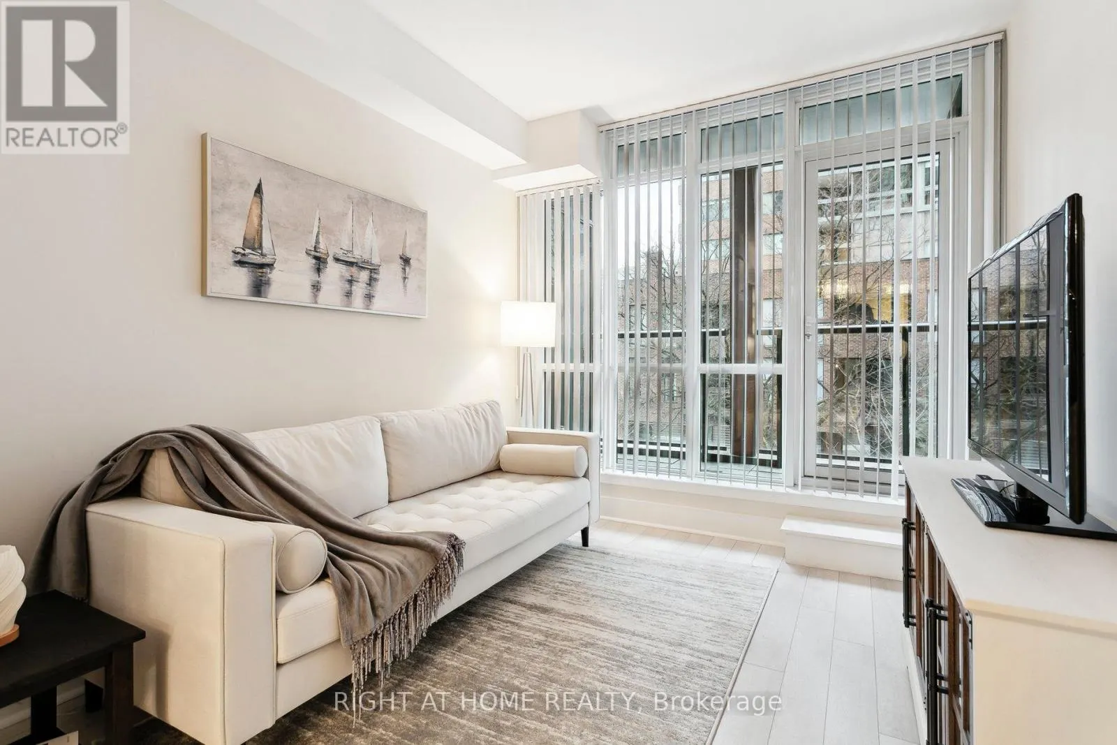 311 - 32 DAVENPORT ROAD