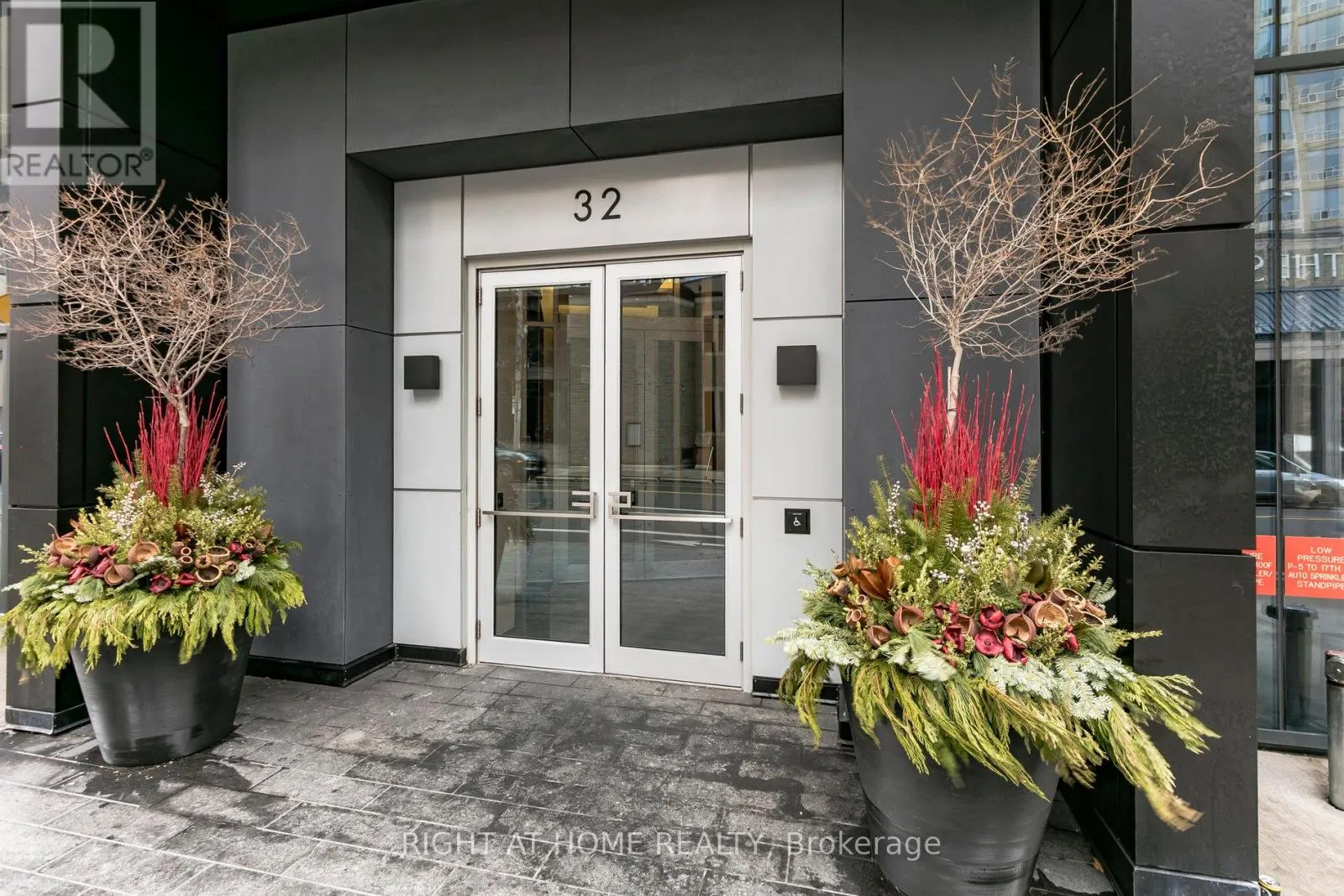 311 - 32 DAVENPORT ROAD