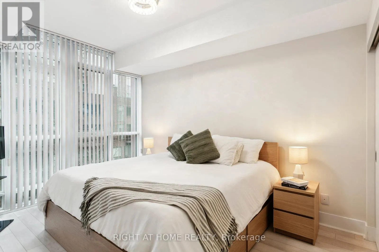 311 - 32 DAVENPORT ROAD