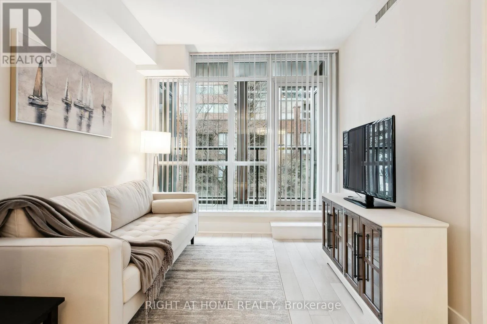 311 - 32 DAVENPORT ROAD