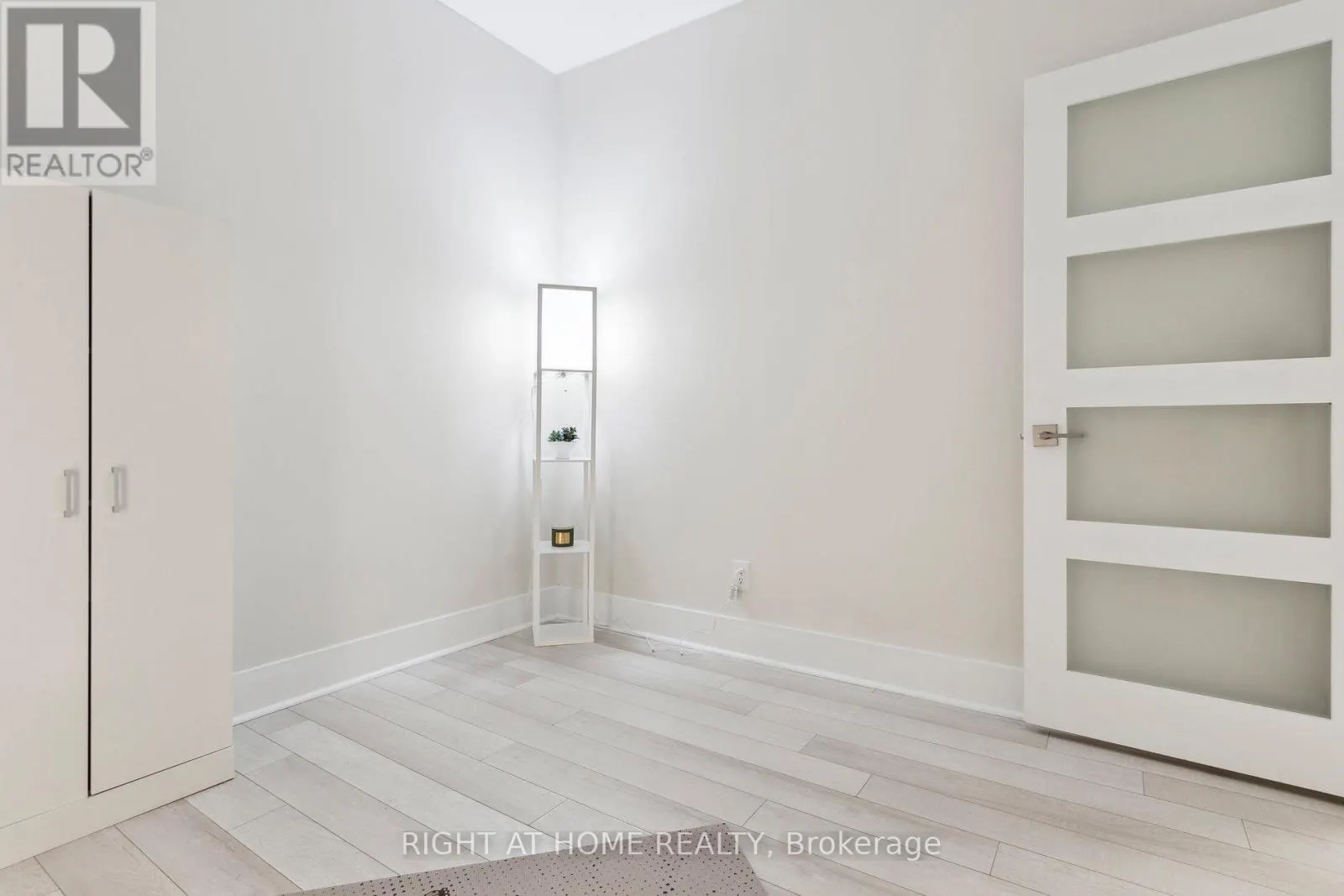 311 - 32 DAVENPORT ROAD