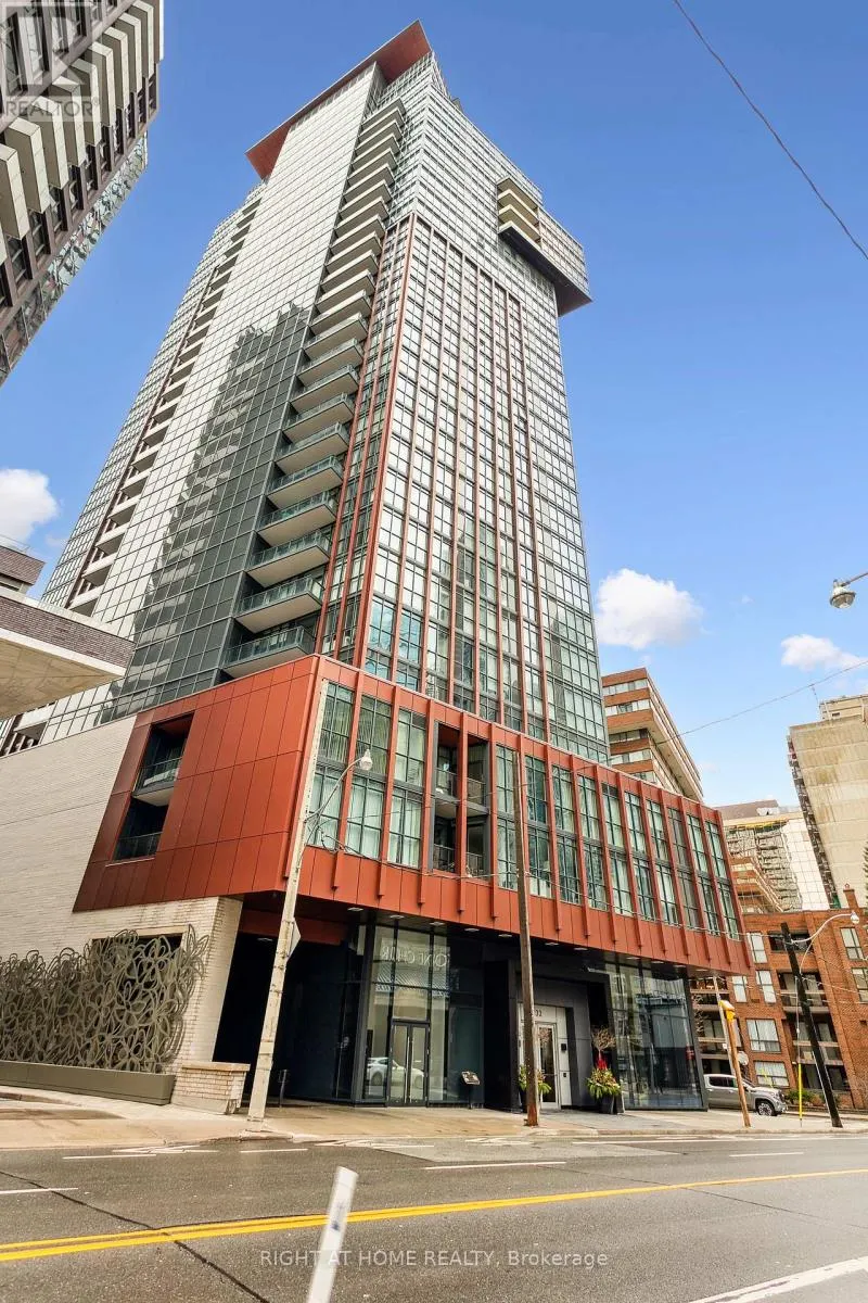 311 - 32 DAVENPORT ROAD