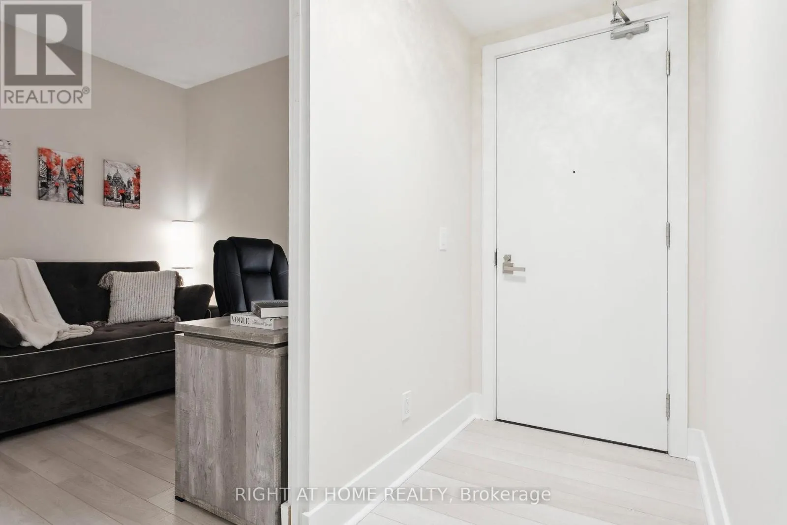 311 - 32 DAVENPORT ROAD