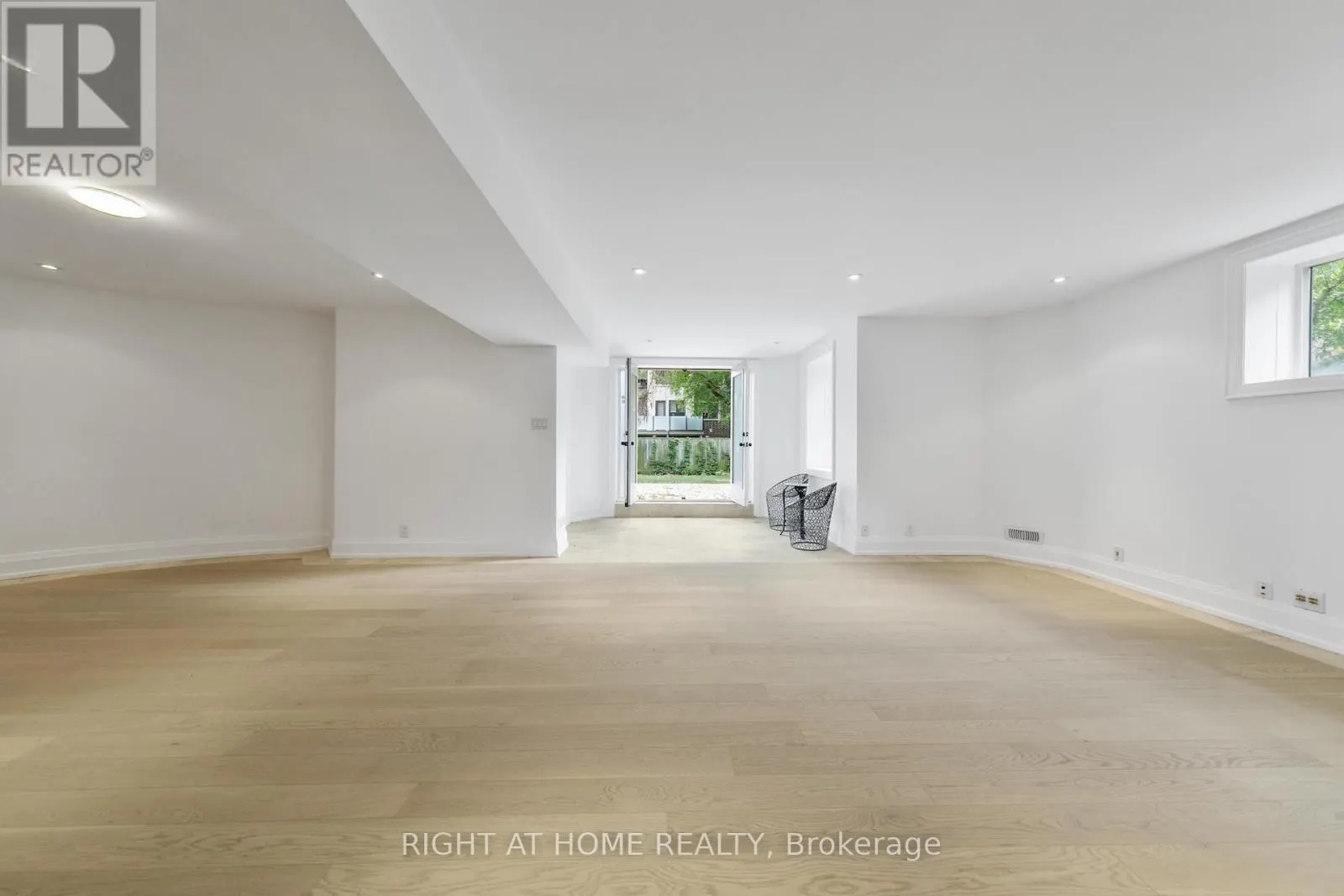 125 KINGSDALE AVENUE