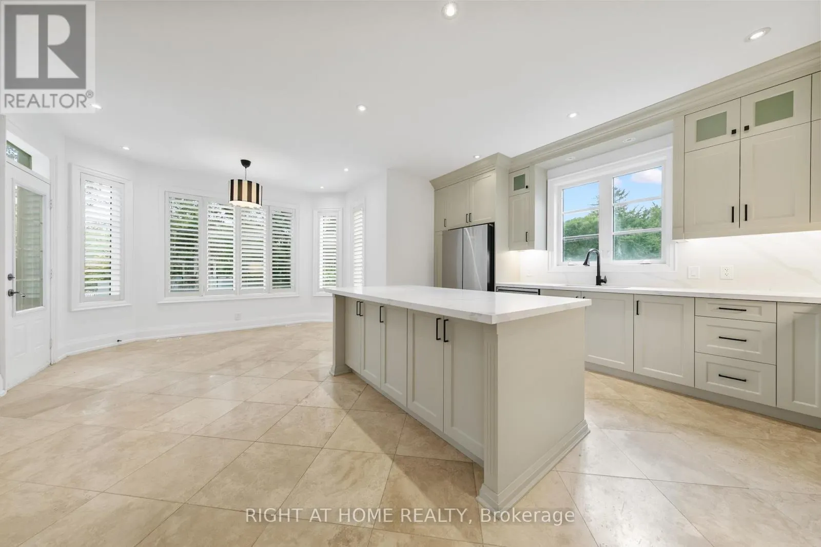 125 KINGSDALE AVENUE