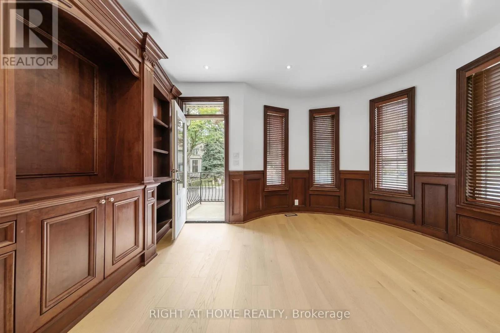 125 KINGSDALE AVENUE