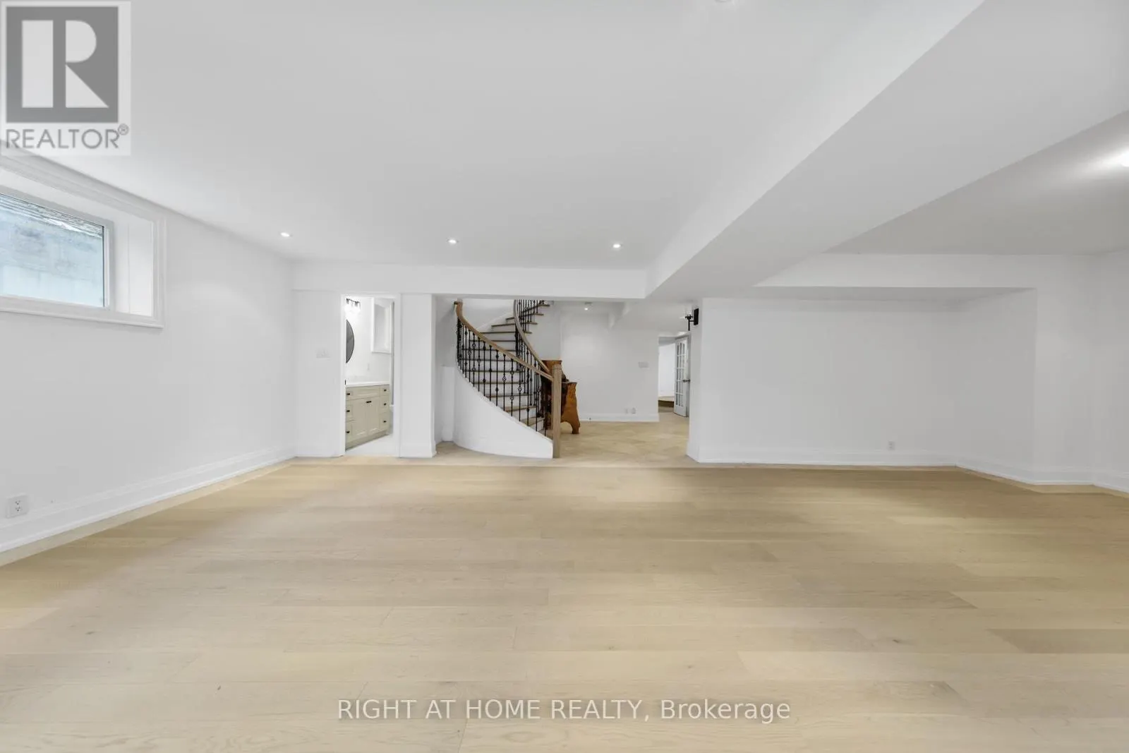 125 KINGSDALE AVENUE