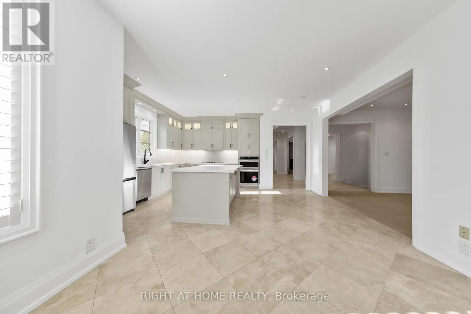 125 KINGSDALE AVENUE