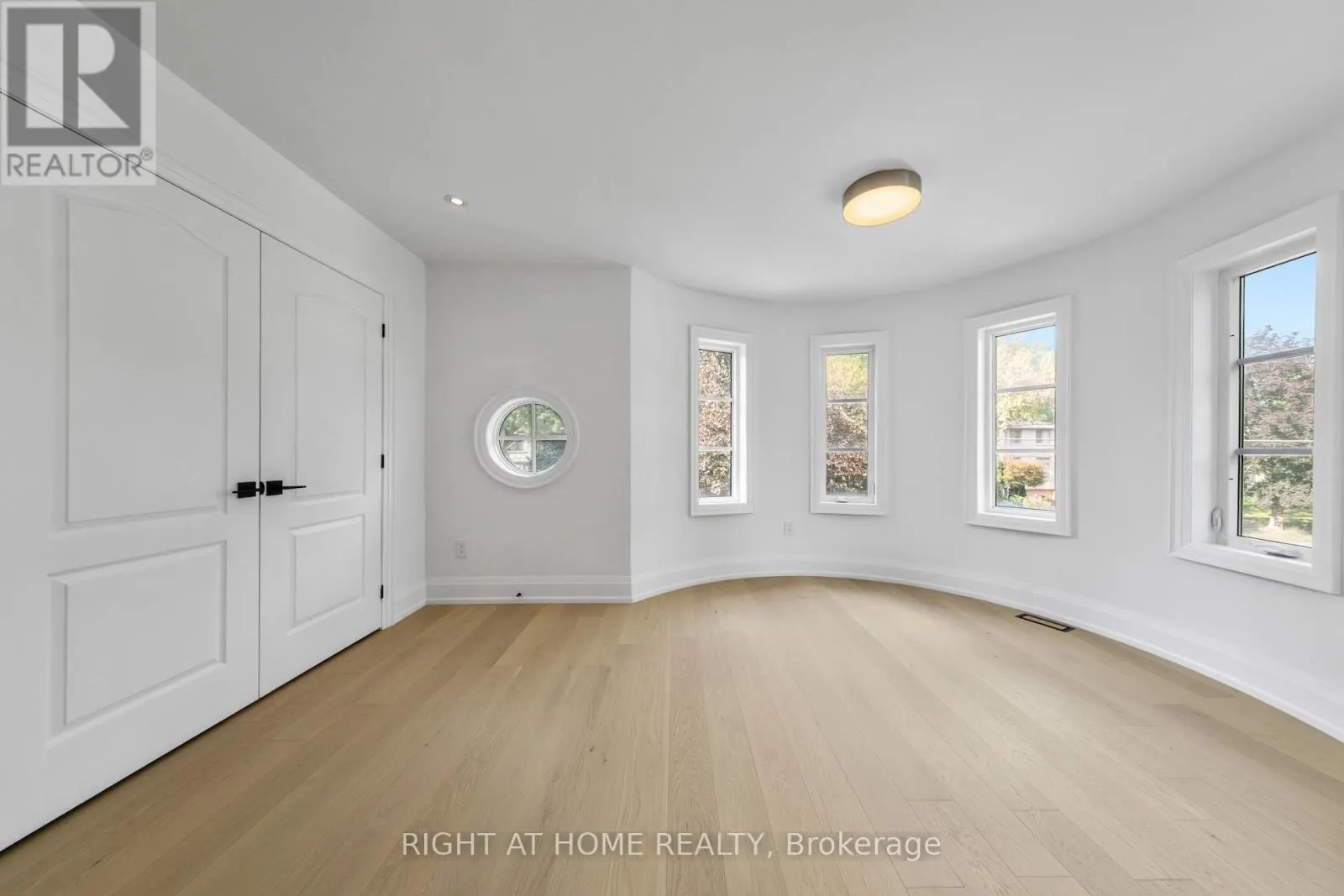 125 KINGSDALE AVENUE